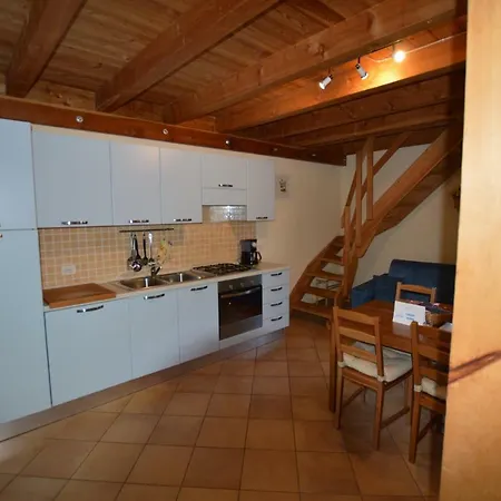 Rustico Giulietta E Romeo Holiday home Colico
